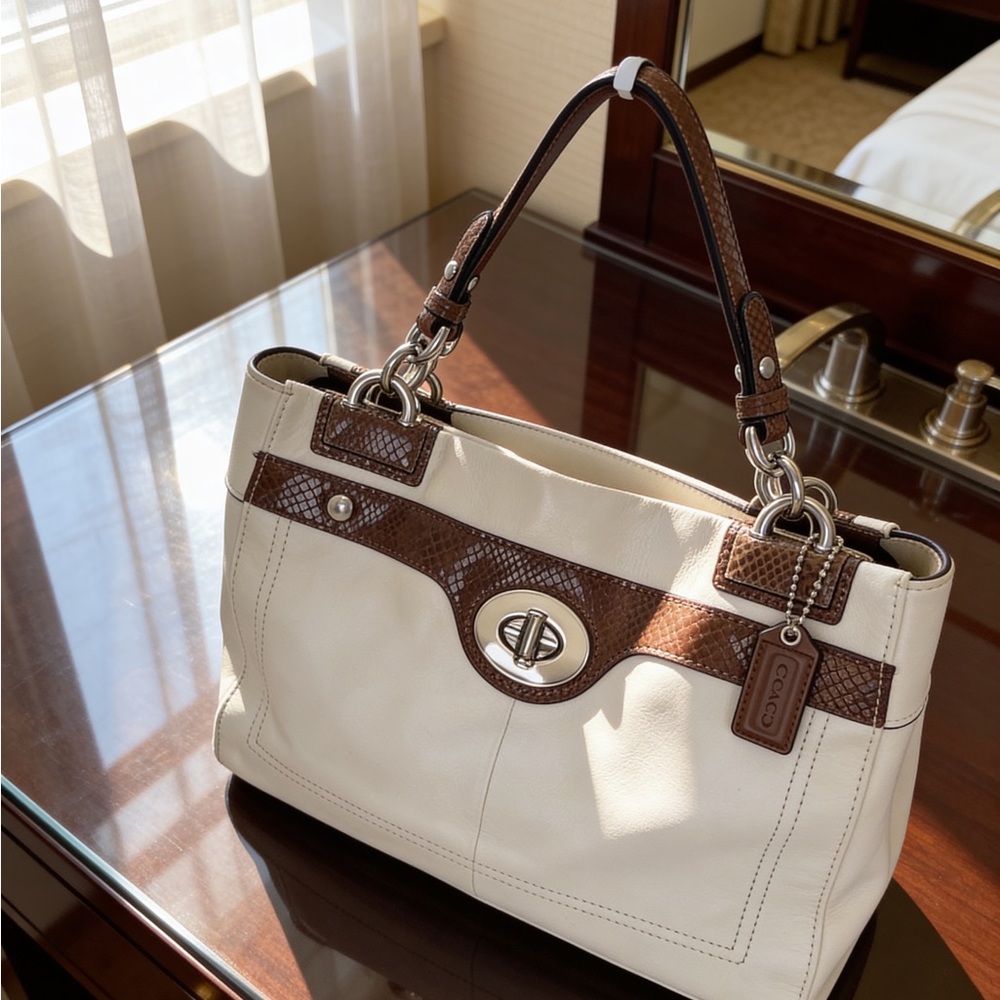 Coach Penelope Cream Leather Turnlock Tote Brown Trim - Picture 2 of 10